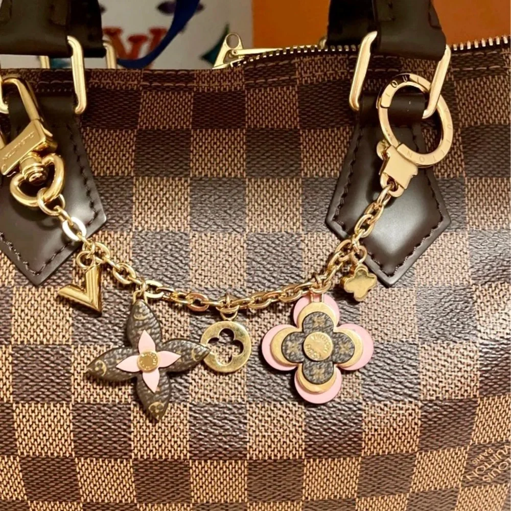 🌸🌸LV Blooming🌸🌸Flowers Chain Bag Charm - Picture 5 of 10